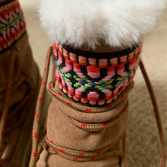 ⬇️$65. NWT TOMS ALPINE FUR BOOT tan TOFFEE sz 6 - Picture 7 of 8